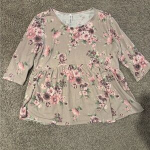 Dear Scarlett Three-Quarter Sleeve Babydoll Floral Top Size 2XL Like New